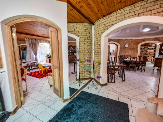 5 Bedroom Property for Sale in Langenhovenpark Free State